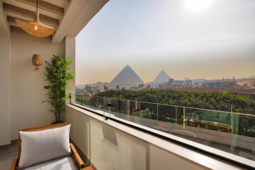 one gate pyramids view inn