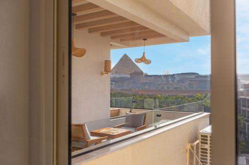 one gate pyramids view inn