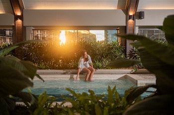paxtonz kl walk to mall and pool