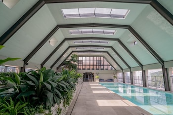paxtonz kl walk to mall and pool