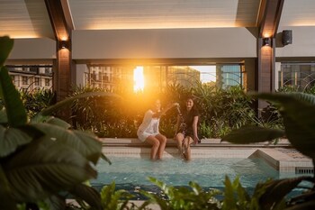 paxtonz kl walk to mall and pool