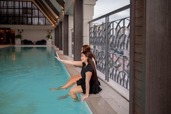 paxtonz kl walk to mall and pool