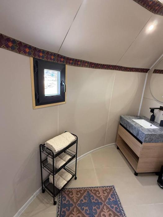 oimo tash yurt camp