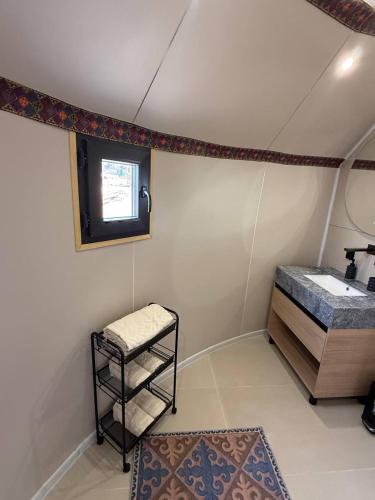 oimo tash yurt camp