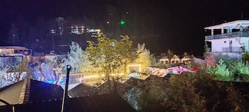 red leaf resort and cafe