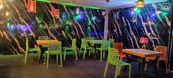 red leaf resort and cafe