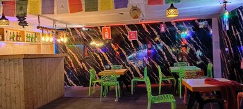 red leaf resort and cafe