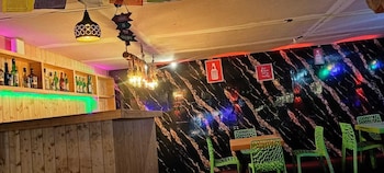 red leaf resort and cafe