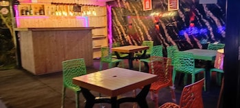 red leaf resort and cafe