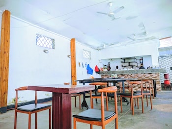 Huasheng Hotel,,3 star