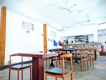 Huasheng Hotel,,3 star