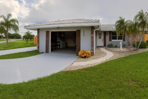 spacious family retreat port charlotte