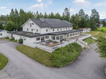 hotell valer elverum flisa kirken r