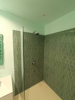 pax and opis luxury villa