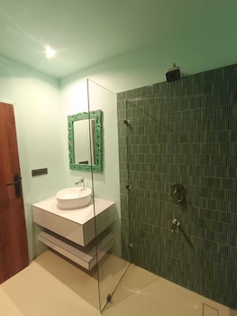 pax and opis luxury villa