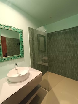 pax and opis luxury villa