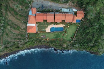 seraya cove estate by manara