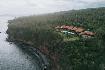 seraya cove estate by manara