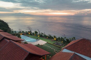 seraya cove estate by manara