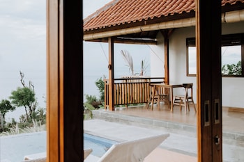 seraya cove estate by manara