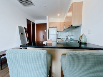River House Near Peoples Square And The Bund,,3 star