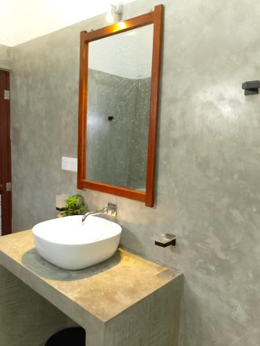 crush river villa hikkaduwa
