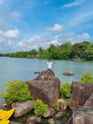 crush river villa hikkaduwa