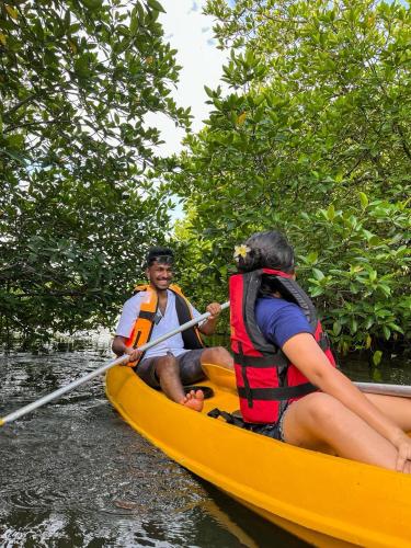 crush river villa hikkaduwa