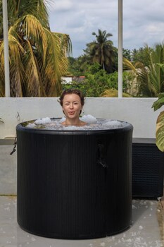 Mira Mirissa,,2 star