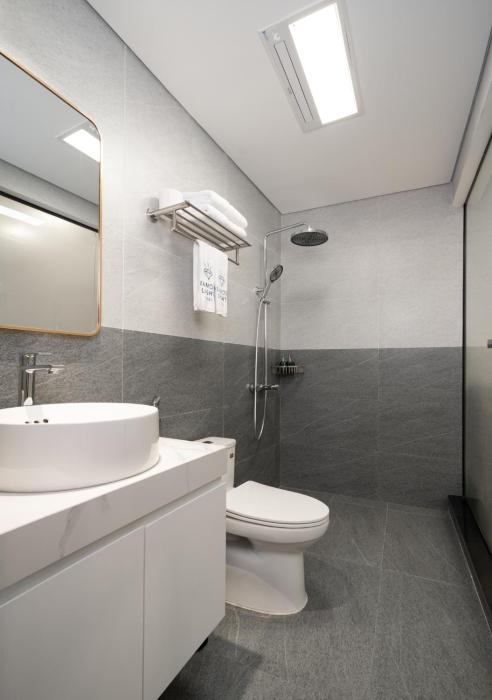 diamond light hotel