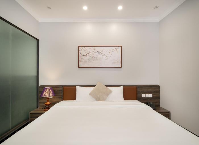 diamond light hotel