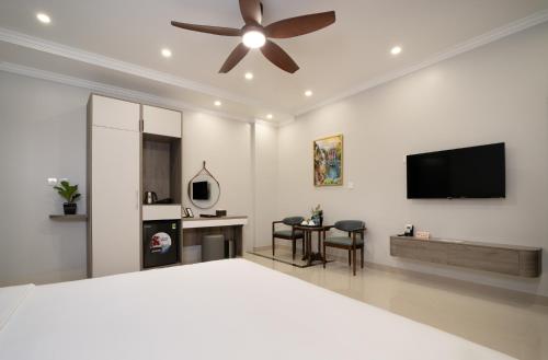 diamond light hotel