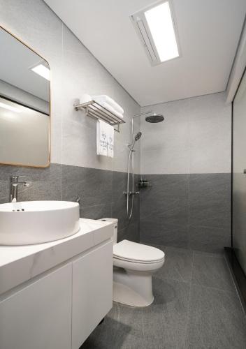 diamond light hotel