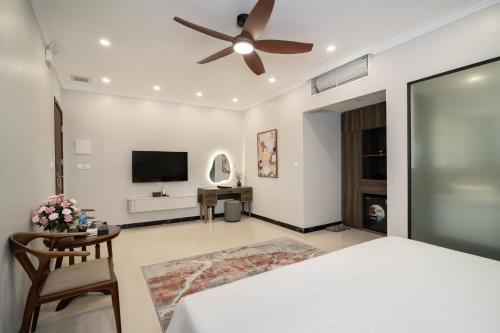 diamond light hotel