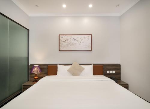 diamond light hotel