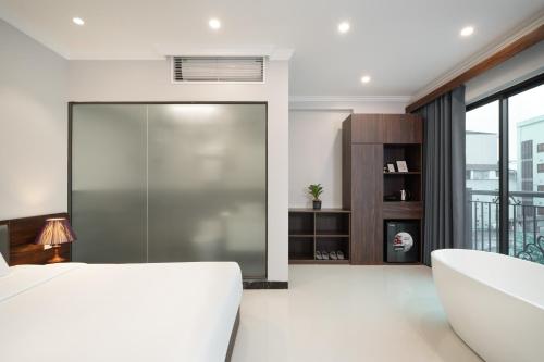 diamond light hotel