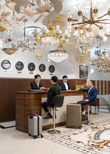 diamond light hotel