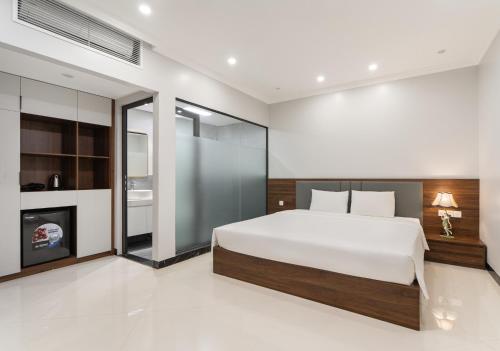 diamond light hotel