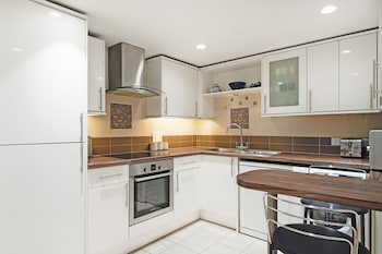 Savoy Court,,2 star