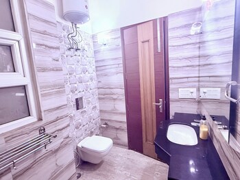 Star Inn,,2 star