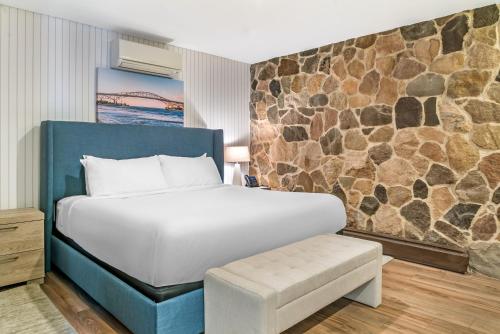 Blue Water Inn,,2 star