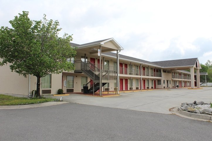 red carpet inn macon