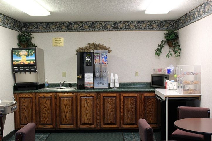 red carpet inn macon