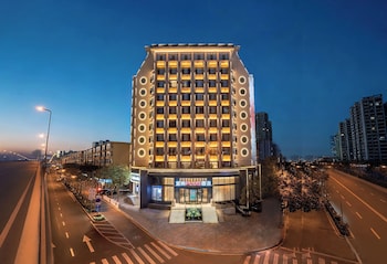 echarm plus hotel