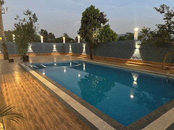 ayush retreat restaurant and resort