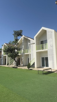ayush retreat restaurant and resort