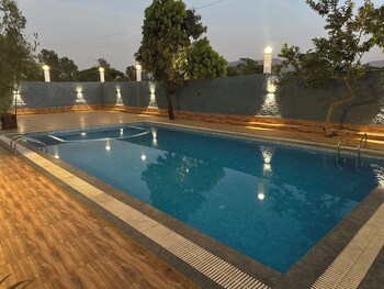 ayush retreat restaurant and resort