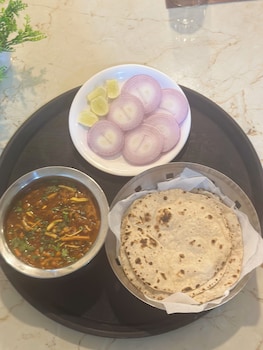 ayush retreat restaurant and resort