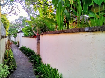 Nipuri Hotel,Near Seminyak Square,3 star