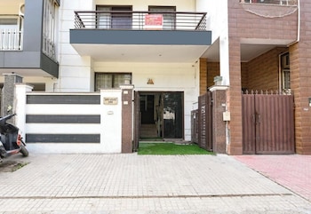 hotel red leaf